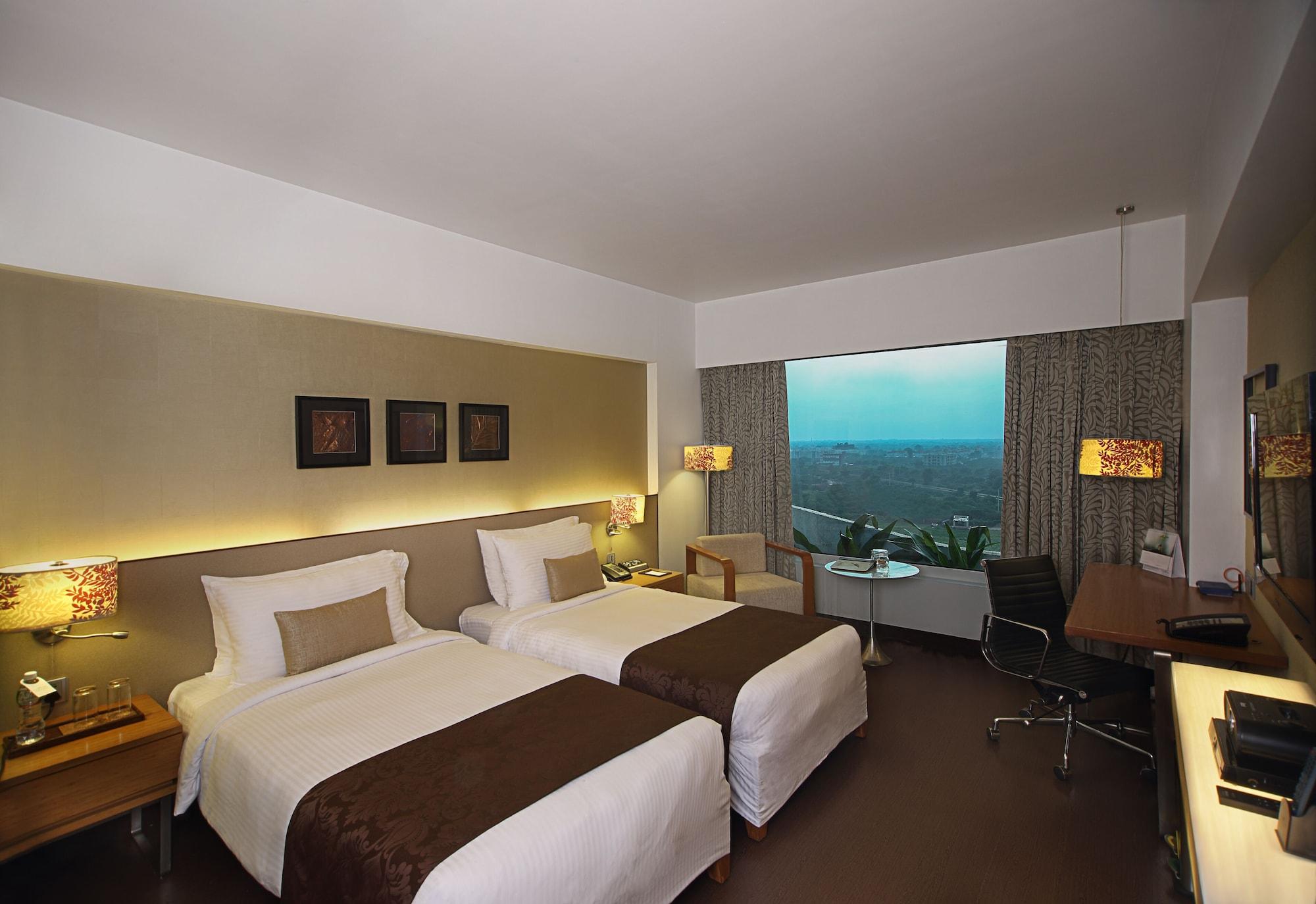 Fortune Select Sg Highway, Ahmedabad - Member Itc Hotels' Group Eksteriør billede