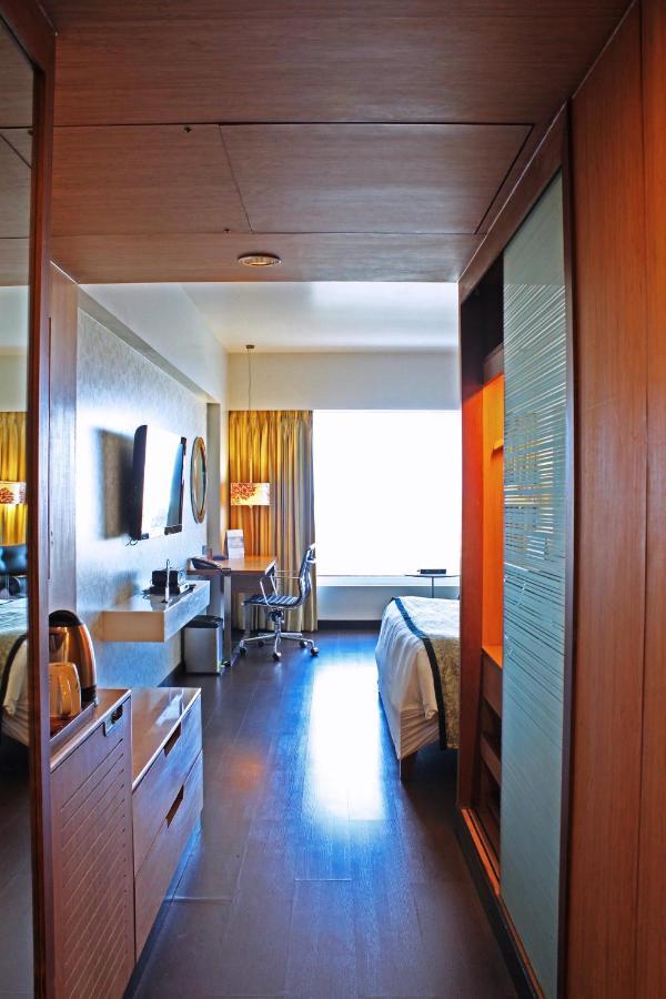 Fortune Select Sg Highway, Ahmedabad - Member Itc Hotels' Group Eksteriør billede