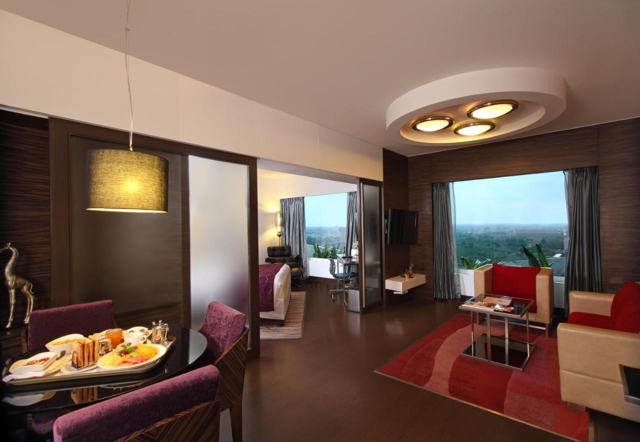 Fortune Select Sg Highway, Ahmedabad - Member Itc Hotels' Group Eksteriør billede