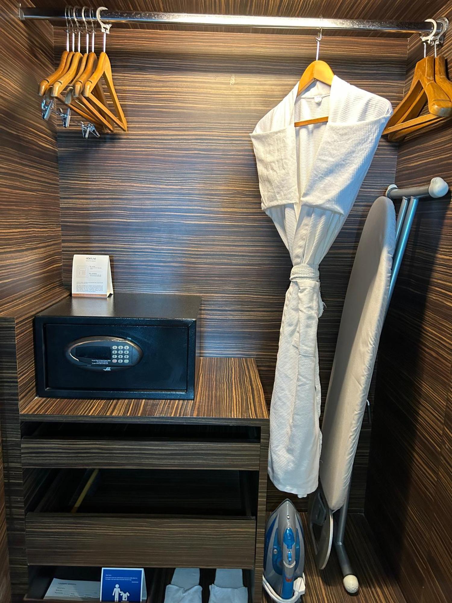 Fortune Select Sg Highway, Ahmedabad - Member Itc Hotels' Group Eksteriør billede