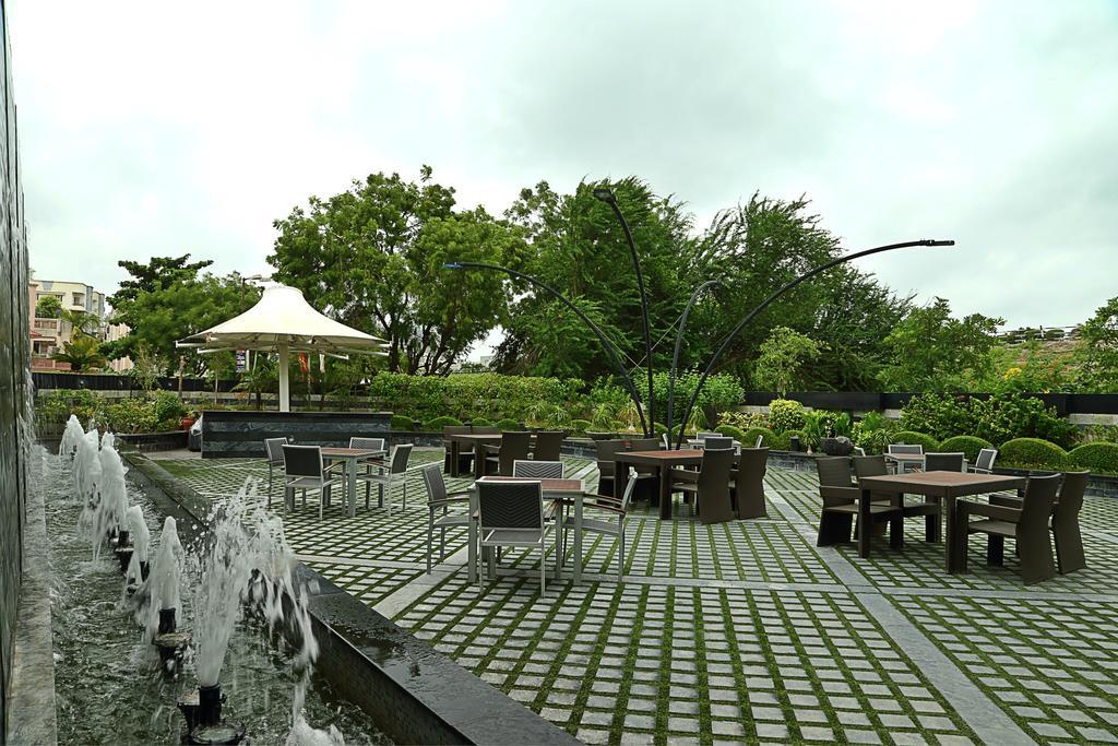 Fortune Select Sg Highway, Ahmedabad - Member Itc Hotels' Group Eksteriør billede