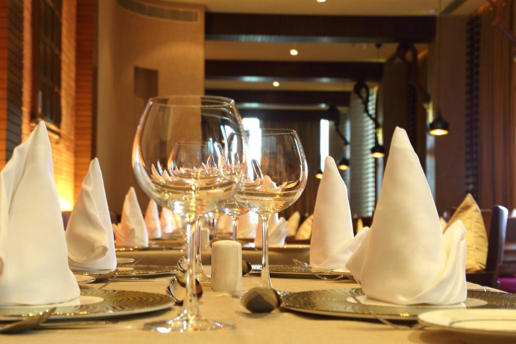 Fortune Select Sg Highway, Ahmedabad - Member Itc Hotels' Group Eksteriør billede