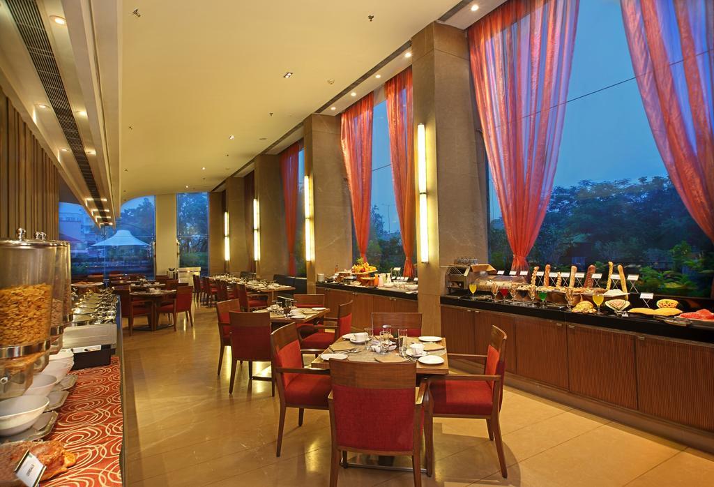 Fortune Select Sg Highway, Ahmedabad - Member Itc Hotels' Group Eksteriør billede