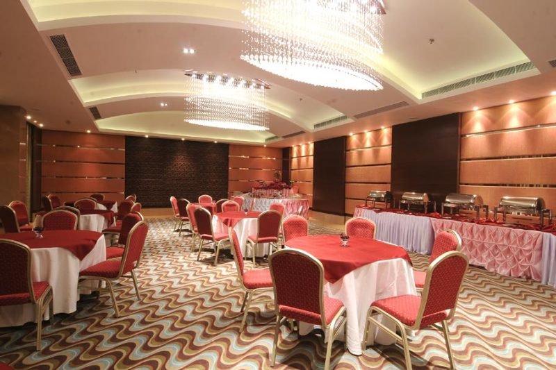 Fortune Select Sg Highway, Ahmedabad - Member Itc Hotels' Group Eksteriør billede