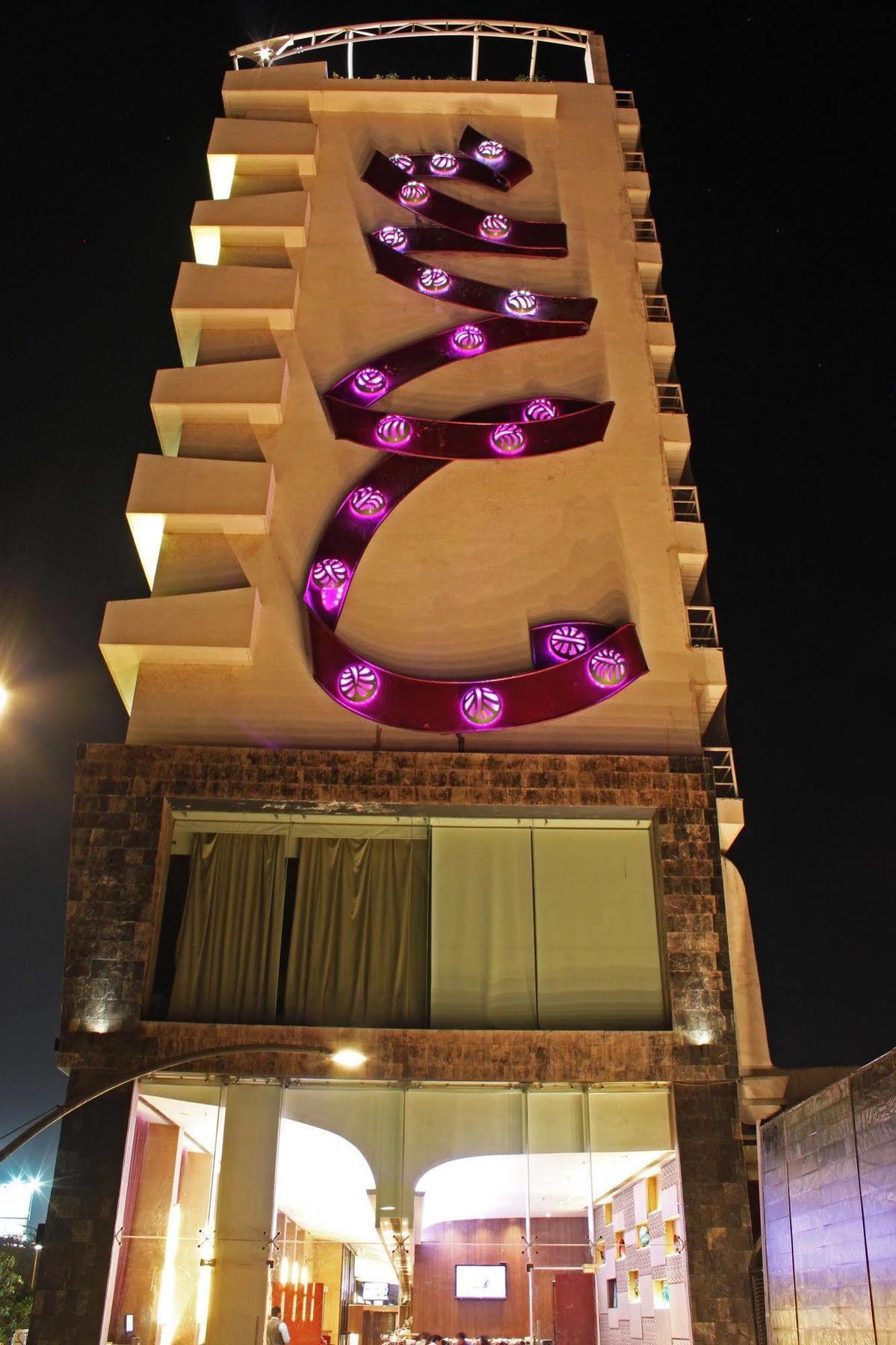 Fortune Select Sg Highway, Ahmedabad - Member Itc Hotels' Group Eksteriør billede