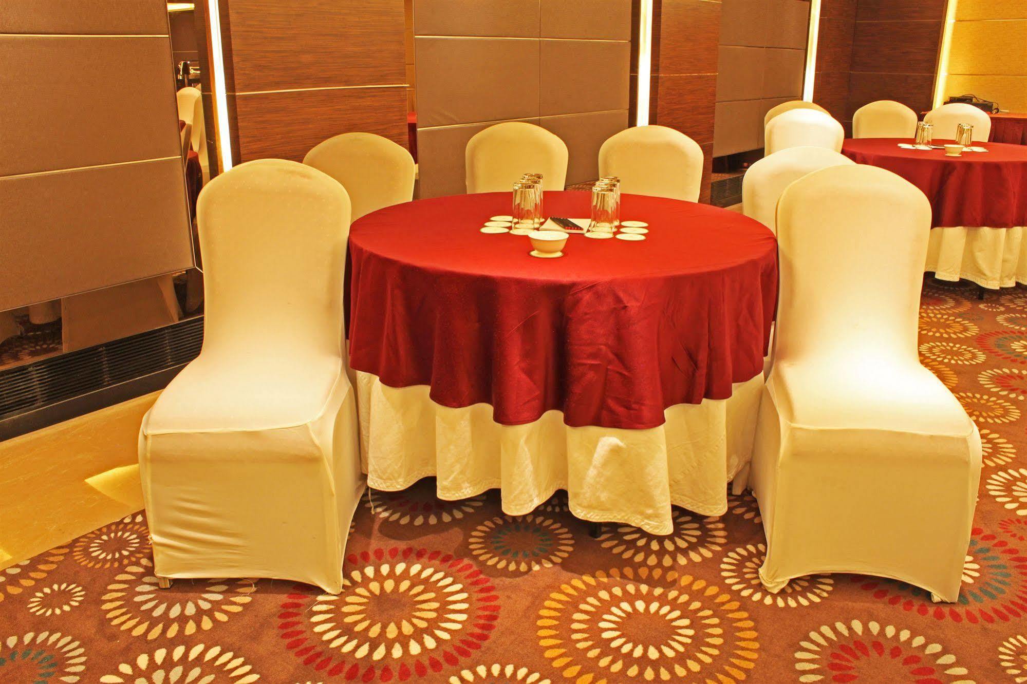 Fortune Select Sg Highway, Ahmedabad - Member Itc Hotels' Group Eksteriør billede