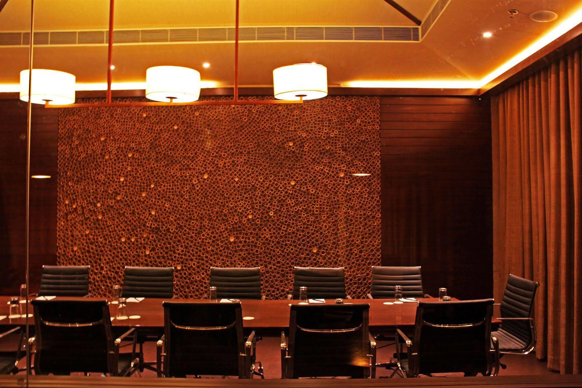 Fortune Select Sg Highway, Ahmedabad - Member Itc Hotels' Group Eksteriør billede